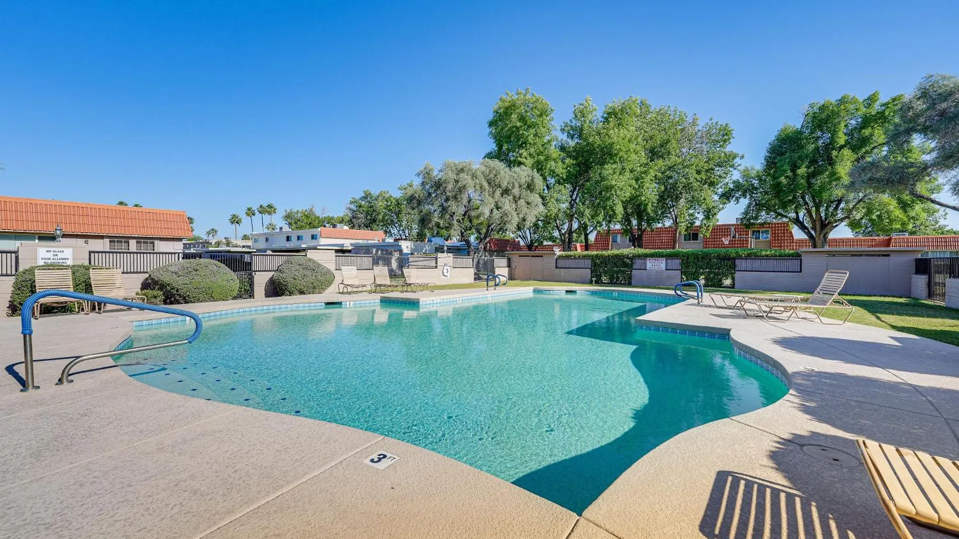 Nyaraló Scottsdale Townhome With Patio - 2 Mi To Old Town!